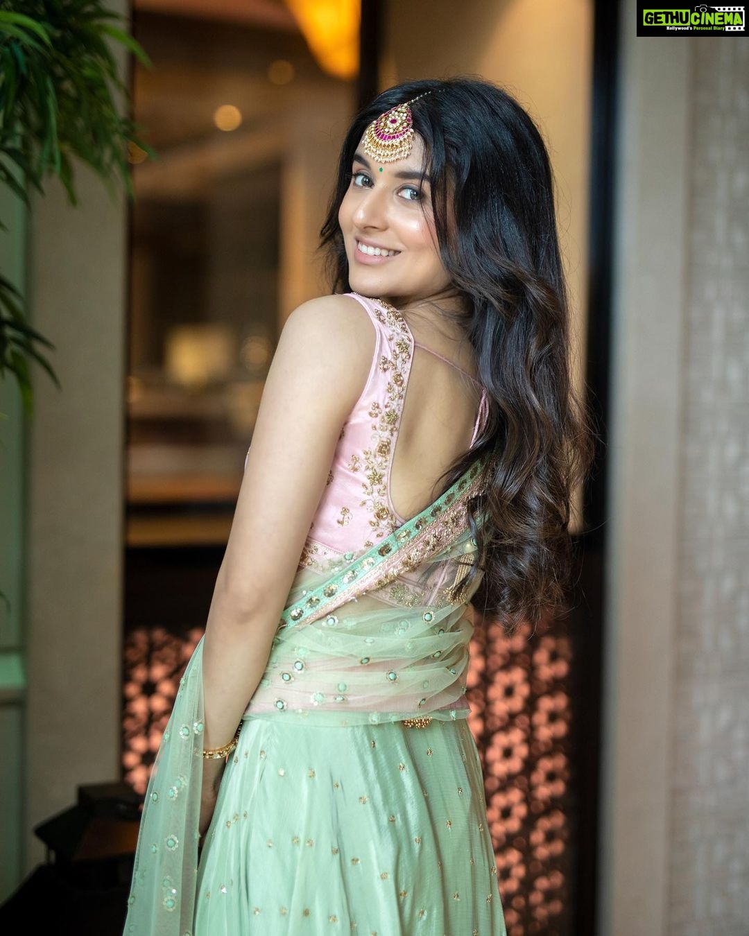 Sanjana Sarathy Instagram - 💗 . . 📸 : @arunprasath_photography 👗: @sameenasofficial Mua/Hair : @puii_c_ammy .Jewellery : @tandjboutique . #pink #lehenga #function #sanjanasarathy #instagood #insta #daylight #sunshine #pastel #positivity #positivevibes 🧿
