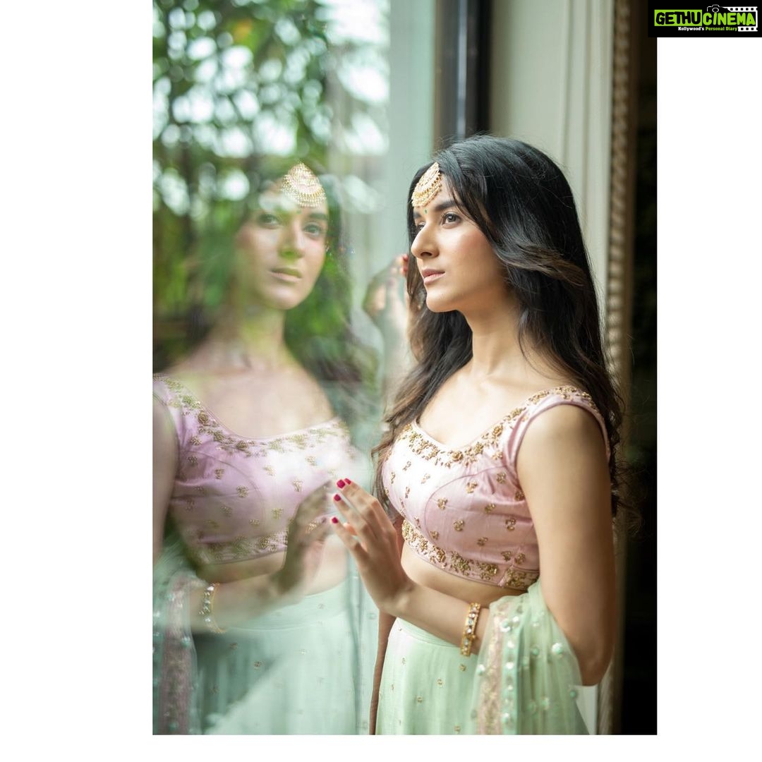 Sanjana Sarathy Instagram - 💗 . . 📸 : @arunprasath_photography 👗: @sameenasofficial ( the prettiest lehenga 🥹) Mua/Hair : @puii_c_ammy .Jewellery : @tandjboutique . #pink #lehenga #function #sanjanasarathy #instagood #insta #daylight #sunshine #pastel #positivity #positivevibes 🧿