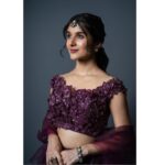 Sanjana Sarathy Instagram - Love playing dress up for @sameenasofficial . . . 📸 : @shotsbyydv . 💄 : @anushyaa_mua . 👱‍♀️: @nisha_bridalhairstylist . 💍: @rimliboutique . . #sanjanasarathy #champagne #indianwear #elegant