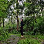 Sanjana Sarathy Instagram - This place has a piece of my 💛🫰. Thanks for the memories 😍 . . 📸 : @miss.iyer . . #beautyofaplace #bliss #peace #happiness #solitude #sanjanasarathy #chill #zen