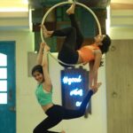 Sanjana Sarathy Instagram - And are we ready to take on the greatest showman? haha 😏🤣 . . Photo by : @photopalettestudios . . #aerialist #aerialyoga #skills #silks #aerialsilks #strength #motivation #yougotthis