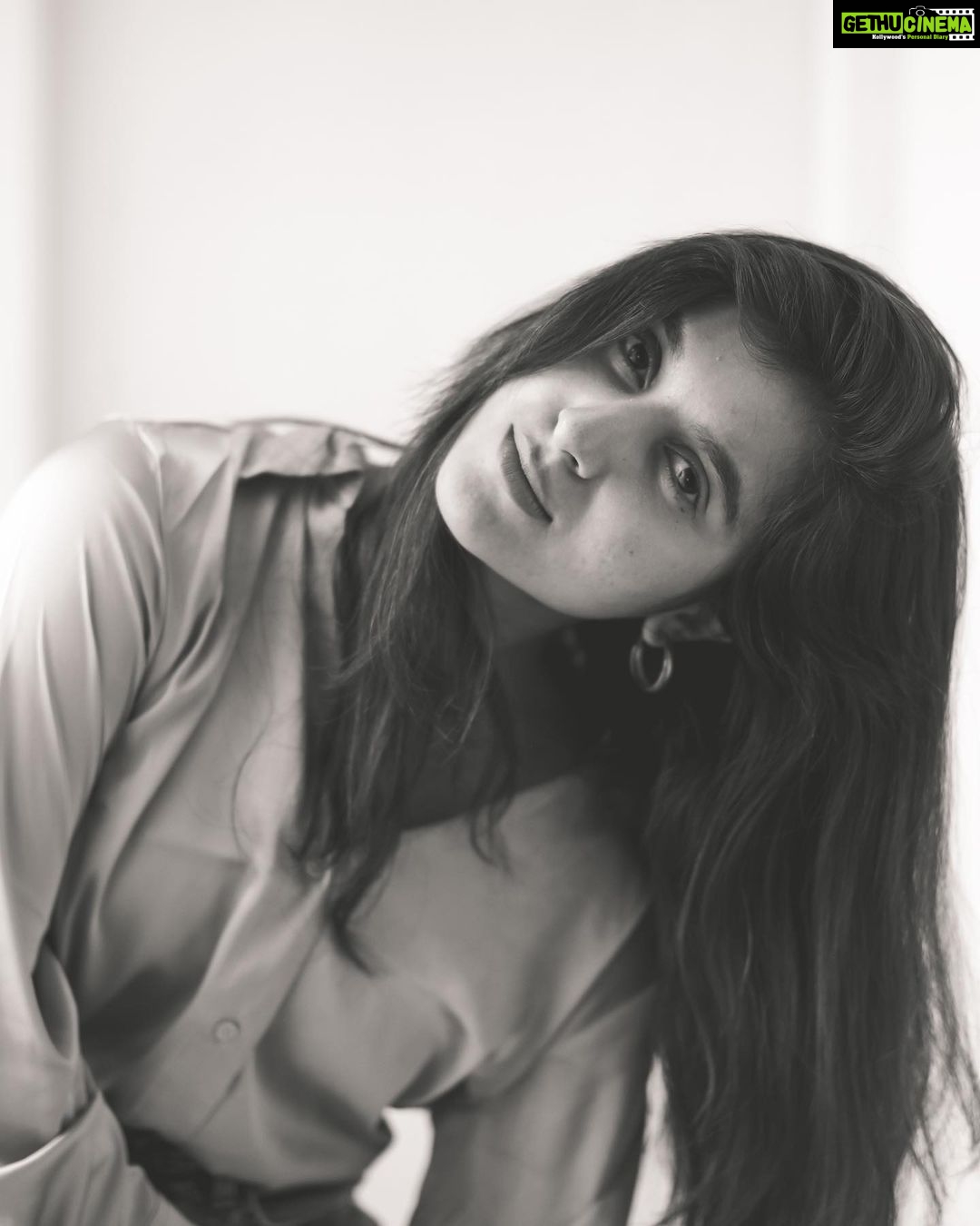 Sanjana Sarathy Instagram - ‘Grow through what you go through ‘ . .Quick shutterbug moments with 📸 :@tarunkoliyot . . . #growing #evolving #peace #sanjansarathy #love #joyoflittlethings #smiling #instagood #instadaily