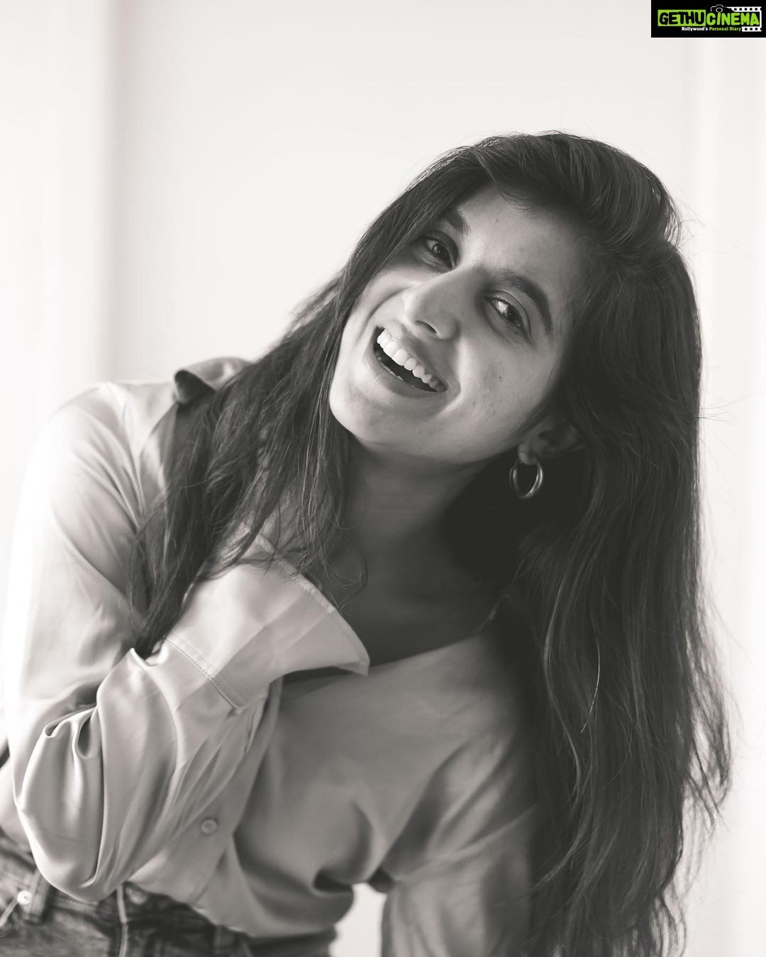 Sanjana Sarathy Instagram - ‘Grow through what you go through ‘ . .Quick shutterbug moments with 📸 :@tarunkoliyot . . . #growing #evolving #peace #sanjansarathy #love #joyoflittlethings #smiling #instagood #instadaily