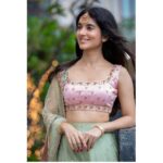 Sanjana Sarathy Instagram - 💗 . . 📸 : @arunprasath_photography 👗: @sameenasofficial ( the prettiest lehenga 🥹) Mua/Hair : @puii_c_ammy .Jewellery : @tandjboutique . #pink #lehenga #function #sanjanasarathy #instagood #insta #daylight #sunshine #pastel #positivity #positivevibes 🧿