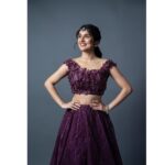 Sanjana Sarathy Instagram - Love playing dress up for @sameenasofficial . . . 📸 : @shotsbyydv . 💄 : @anushyaa_mua . 👱‍♀️: @nisha_bridalhairstylist . 💍: @rimliboutique . . #sanjanasarathy #champagne #indianwear #elegant