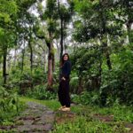 Sanjana Sarathy Instagram - This place has a piece of my 💛🫰. Thanks for the memories 😍 . . 📸 : @miss.iyer . . #beautyofaplace #bliss #peace #happiness #solitude #sanjanasarathy #chill #zen