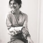 Sanjana Sarathy Instagram - Au naturale picturessss thanks to 📸 : @tarunkoliyot . . . #photoshoot #blackandwhite #bw #natural #sanjanasarathy #simple #naturale