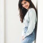 Sanjana Sarathy Instagram - au naturale shots thanks to 📸 : @tarunkoliyot 😎 . . . #photoshoot #shoot #natural #naturale#quickshots #lastminute #sanjanasarathy #fun #naturalpictures #chill #breezy