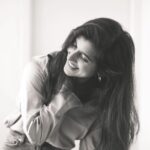 Sanjana Sarathy Instagram - Had the privilege of working with the supremely talented @tarunkoliyot for 30 mins. And this is what we got out of it 😍 . . 📸 : @tarunkoliyot . . #blackandwhite #bw #blackandwhitephotography #photoshoot #natural #sanjanasarathy