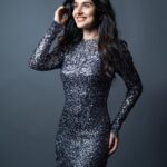 Sanjana Sarathy Instagram - Shine bright like a 💎 . . Photogrphy:@shotsbyydv Makeup: @anushyaa_mua Hairstylist:@nisha_bridalhairstylist Brand & styling :@sameenasofficial Jewellery:@rimliboutique . . #photoshoot #sanjanasarathy #silver #shine #shinee #sparkle #diamond #glitter #glitterati 🧿