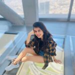 Sanjana Sarathy Instagram - @skyviewsobservatory 😍😍 . . . 📸 : cuttaaayyyy @krishikaanbalagan . . #chilling #vibing #skyview #glassfloor #dubai #vacay #sanjanasarathy