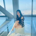 Sanjana Sarathy Instagram - @skyviewsobservatory thanks for reminding me sometimes to smile through it all 😅 . . 📸: my in-house travel photographer @krishikaanbalagan 💛 . . #dxb #dubai #holiday #throwback #takemeback #fun #sanjanasarathy #skyviews