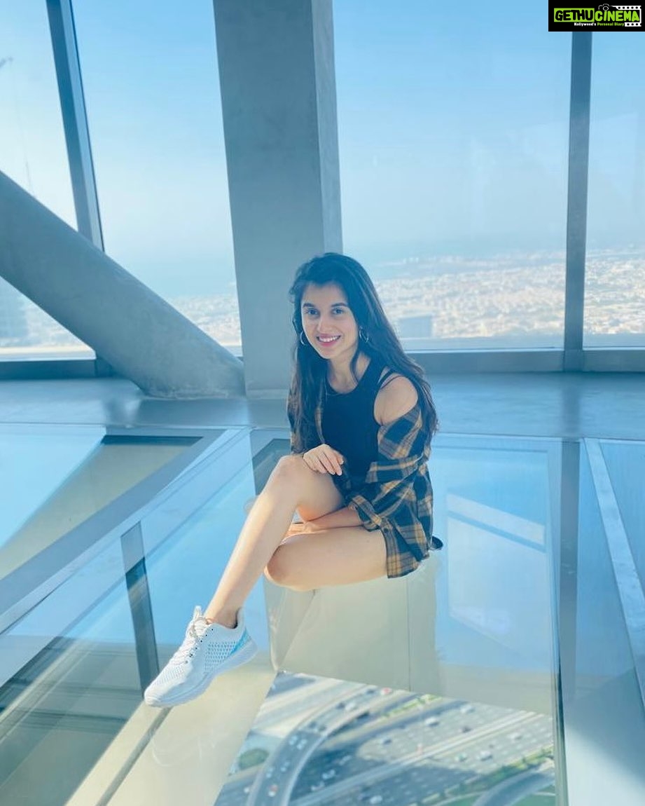 Sanjana Sarathy Instagram - @skyviewsobservatory thanks for reminding me sometimes to smile through it all 😅 . . 📸: my in-house travel photographer @krishikaanbalagan 💛 . . #dxb #dubai #holiday #throwback #takemeback #fun #sanjanasarathy #skyviews