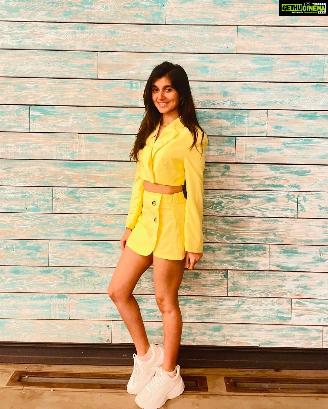 Sanjana Sarathy Instagram - Last of the @lamerdubai spam 🤩🧿 . . Snapped by my @krishikaanbalagan 💛💛 . . #dubai #lamerdubai #holiday #jolly #fun #vacay #chill #sanjanasarathy