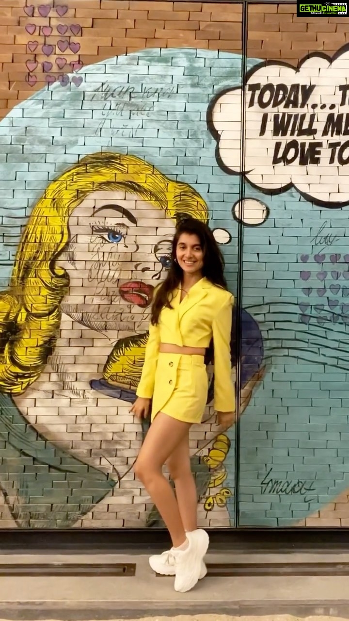 Sanjana Sarathy Instagram - @lamerdubai youโre a vibe ๐. My most favorite place in Dubai, didnโt wanna leave, ate wayy too much here ๐ . . Shot by my : @krishikaanbalagan ๐ . . #reels #sanjanasarathy #vacay #dubai #best #beautifulplace #lamer #holiday #break