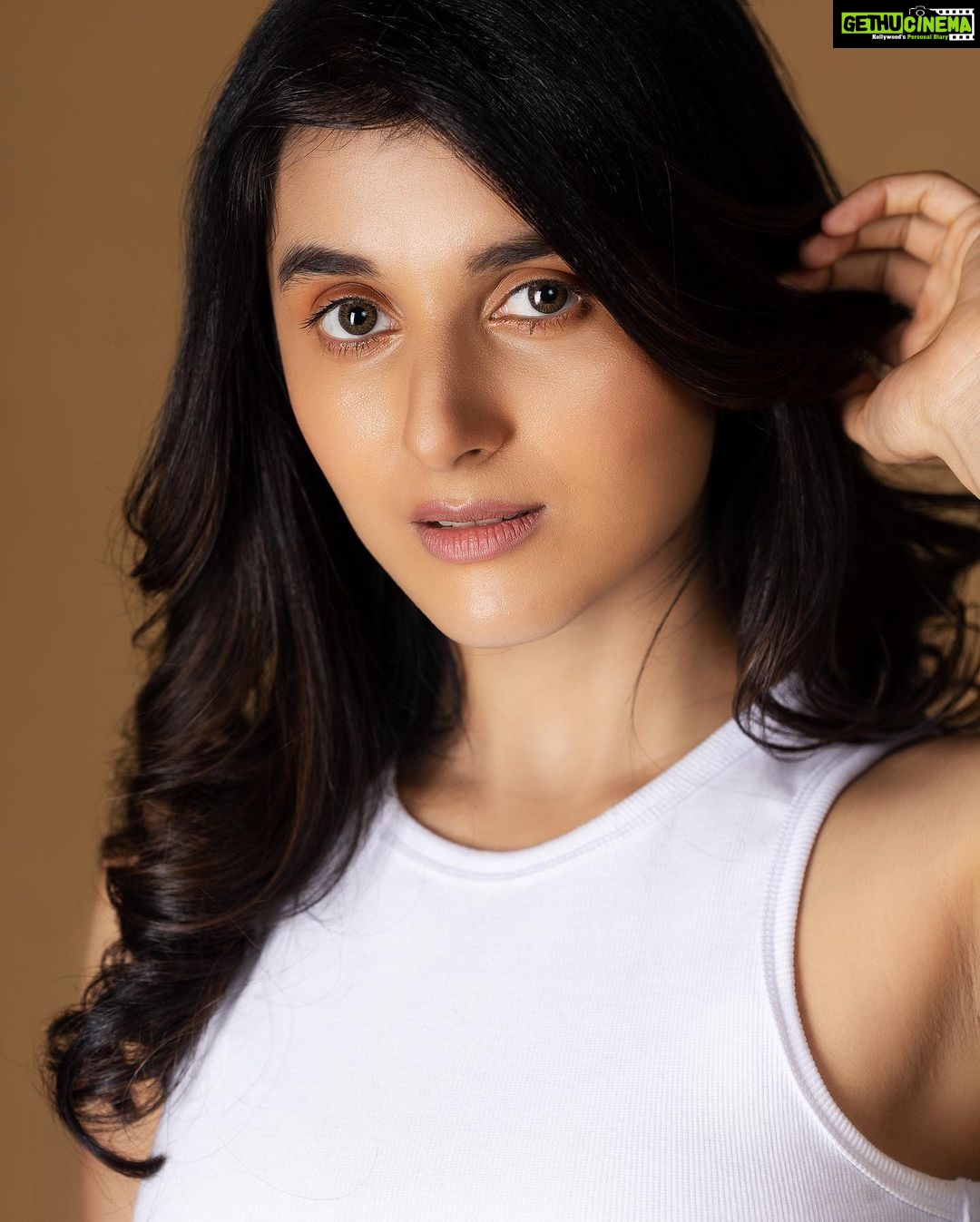 Sanjana Sarathy Instagram - Always only fun shooting with my girlsss. 🤍 Model - @sanjana.sarathy Make-up - @makeupartistrybykavithasekar Hair - @vyshalisundaram_hairstylist Assisted by @chethichandhar #lakshmiijagan #sanjana #beautyportrait #beautyportraits #voguebeauty #editorialbeauty #beautyeditorial #editorialshoot #covershoot #magazinecover #editorialfashionshoot #fashioneditorials #fashioneditorialphotography #portraits #portraitphotographer #portraitphotoawards #portraitphotoshoot #coverphoto #photoshoot📸 #studioportrait #studioportraits #fashionistastyle #katrinakaiffans #katrinakaifhot #photooftheday #vogueindia #voguemagazine #photoshoot #photographylovers #fashiongrammer