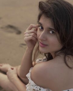 Sanjana Sarathy Instagram - Too glam to give a damn 🕶
.
.
#beach #beachlife #beachvibes #sunrise #sunriseoftheday #peace #explore #beachphotography