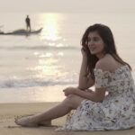 Sanjana Sarathy Instagram - ☀️🌊 . . . . #beachgirl #beach #beachday #calm #bliss #beach #bliss #beachvibes #calm #sandbetweenmytoes #sunrise #sunriseshoots #sanjanasarathy #ocean #beachlife #sea