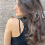 Sanjana Sarathy Instagram - Finally decided to chop a bit of my unruly mufasa 🦁 Thanks to my most fav hairstylist in town @devsakthivel 🤩 . . . #chopchop #slomo #haircut #kinda