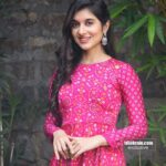 Sanjana Sarathy Instagram - La vie en rose 🌸. . . Styled by : @anushaa13 Outfit by : @labelswarupa Make up & H : @nishas_makeup_studio #sarasaluchalu