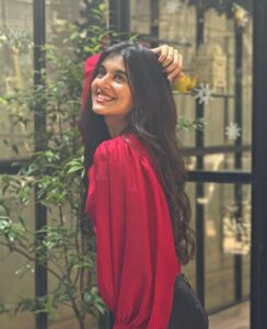 Sanjana Sarathy Instagram - ‘Tis the season to be jolly’ along with my Buritto belly! 
Merry Christmas 🎄Make it a December to remember! 
Thanks for having me @dreamcatcher.explore 
.
Outfit by : @sameenasofficial 
Styling : @navadevi.rajkumar #stylewithnava 
.📸 : @aishwariyaramesh 
Hair by : @kiki_hairstylistt 
. 
#merrychristmas #christmas #jinglebells