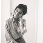 Sanjana Sarathy Instagram - Had the privilege of working with the supremely talented @tarunkoliyot for 30 mins. And this is what we got out of it 😍 . . 📸 : @tarunkoliyot . . #blackandwhite #bw #blackandwhitephotography #photoshoot #natural #sanjanasarathy
