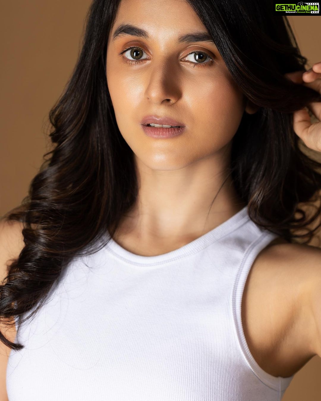 Sanjana Sarathy Instagram - Always only fun shooting with my girlsss. 🤍 Model - @sanjana.sarathy Make-up - @makeupartistrybykavithasekar Hair - @vyshalisundaram_hairstylist Assisted by @chethichandhar #lakshmiijagan #sanjana #beautyportrait #beautyportraits #voguebeauty #editorialbeauty #beautyeditorial #editorialshoot #covershoot #magazinecover #editorialfashionshoot #fashioneditorials #fashioneditorialphotography #portraits #portraitphotographer #portraitphotoawards #portraitphotoshoot #coverphoto #photoshoot📸 #studioportrait #studioportraits #fashionistastyle #katrinakaiffans #katrinakaifhot #photooftheday #vogueindia #voguemagazine #photoshoot #photographylovers #fashiongrammer