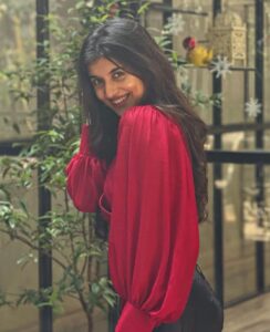 Sanjana Sarathy Instagram - ‘Tis the season to be jolly’ along with my Buritto belly! 
Merry Christmas 🎄Make it a December to remember! 
Thanks for having me @dreamcatcher.explore 
.
Outfit by : @sameenasofficial 
Styling : @navadevi.rajkumar #stylewithnava 
.📸 : @aishwariyaramesh 
Hair by : @kiki_hairstylistt 
. 
#merrychristmas #christmas #jinglebells