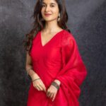 Sanjana Sarathy Instagram - Just lookin on the pink side of life 💞 . . Wearing my absolute fav : @sameenasofficial Shot by : @arunprasath_photography . . #pink #shine #sanjanasarathy #happiness #peace #positivity