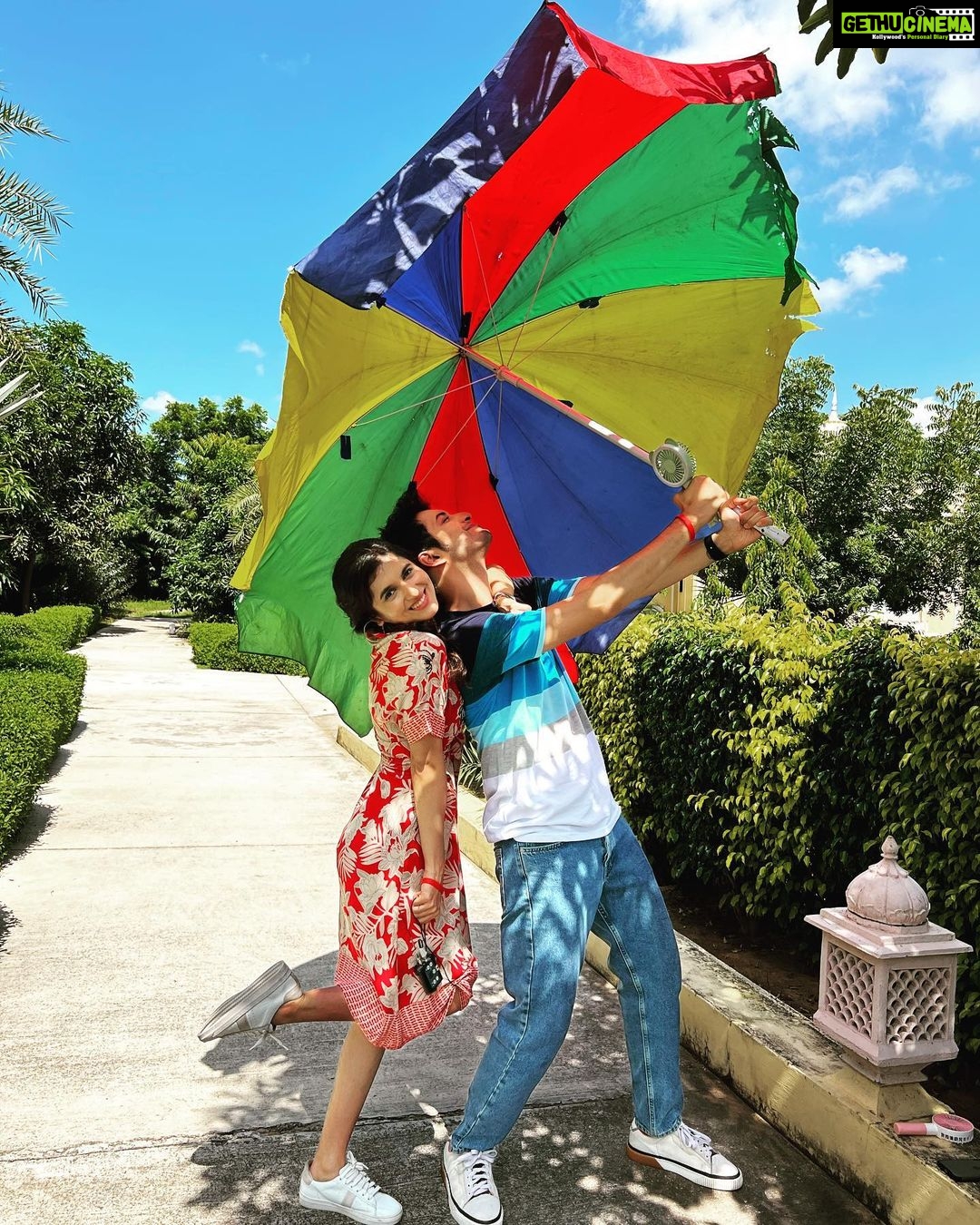 Sanjana Sarathy Instagram - “ Color, Color. Which color do you choose?” 🌈🤣. @rohitsaraf