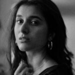 Sanjana Sarathy Instagram - My broken pieces are the best part of me ✨ . . 📸 : @aarontheobed . Mua : @chisellemakeupandhair . . #blackandwhite #bw #liveandletlive #sanjanasarathy #joyinlittlethings