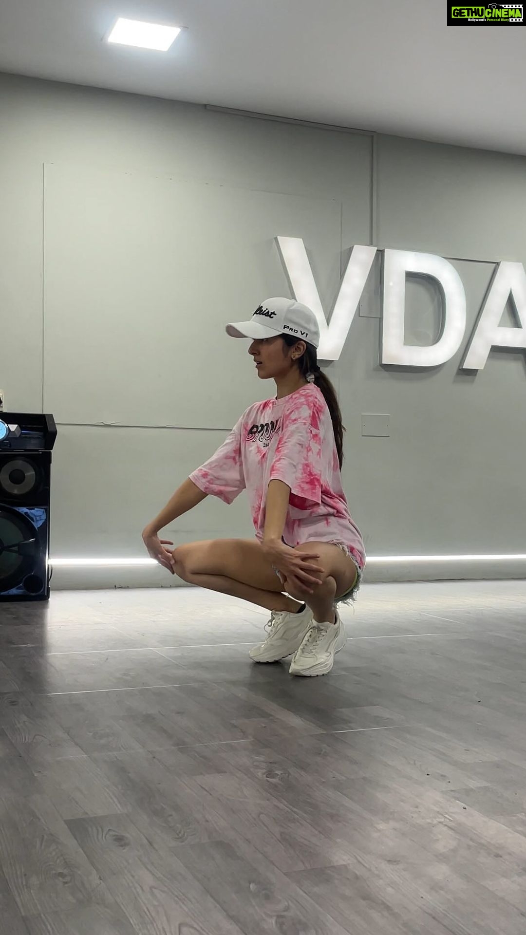 Sanjana Sarathy Instagram - Signing the year off “ getting influenced “😉with @pooh_xoxo choreography, I don’t get how you did this so well in heels, when I kept tripping with shoes. But thank you for making me do this pooohhh ♥️ and @viscositydance . . #dance #undertheinfluence #sanjanasarathy #chrisbrown #vibe #positivity