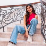 Sanjana Sarathy Instagram - Kahoon toh mein bhi kya 🎶🤍 . . Shot by : @yddam3951 @styledbyyddam @aadhityasivam .hair : @kiki_makeupandhair . . . #pink #sanjanasarathy #positivity #happiness #smile #manifestation