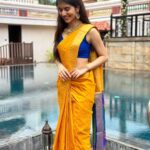 Sanjana Sarathy Instagram - ☀🤍 . . @aaranyarentaljewellery Love love everything about your jewelry ♥ . . #weddingseason #bestieswedding #sanjanasarathy #yellow