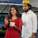 Sanjana Sarathy Instagram - KFG 3 first show interview feels with versions of @kishendas 😉 . . The new KFC Popcorn Bowl Made with Maggi is the right combo of crunch and slurp. BEST pair ever 👌🏻💯 @kfcindia_official @kishendas #PopcornChicken #Maggi #CultCollab #NewProduct #Innovation #Foodies #KFCIndia #Collaboration