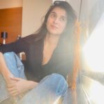Sanjana Sarathy Instagram – To a sunset that’s infinite ☀️ #mumbaisunsets 
.
.
.
. #sunkissed #sunshine #nofilter #sanjshine #summer #mumbai #sunny