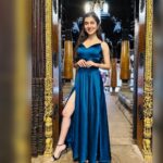 Sanjana Sarathy Instagram - 🦋. . . Designed and curated : @razak_creations .hairstyle : @puii_c_ammy . #bridesmaids #blue #sanjanasarathy #wedding #weddingbells