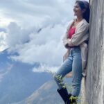 Sanjana Sarathy Instagram - Sikkim diaries ♥️✨ . . Thank youuuu @nareshagastya for patiently clicking my pictures ☺️ . . #sikkimdiaries #sikkim #travel #sanjanasarathy #instagood #instagram 🧿