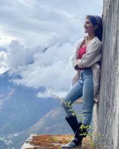 Sanjana Sarathy Instagram - Sikkim diaries ♥️✨
.
. Thank youuuu @nareshagastya for patiently clicking my pictures ☺️
.
.
#sikkimdiaries #sikkim #travel #sanjanasarathy #instagood #instagram 🧿