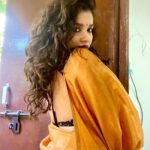 Sanjana Tiwari Instagram - Unakkul Naane 🎶💕 Makeup - @makeup_with_maks