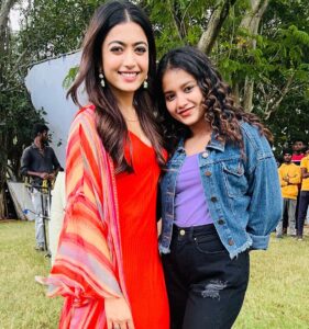 Sanjana Tiwari Instagram - Kudumbangal Kondadum Vetriii ✨🫶🏻 

Thank you for all the love you guys have been showering ❤️ #grateful 

#Varisu