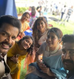 Sanjana Tiwari Instagram - Kudumbangal Kondadum Vetriii ✨🫶🏻 

Thank you for all the love you guys have been showering ❤️ #grateful 

#Varisu