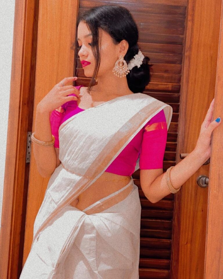 Sanjana Tiwari Instagram - Onam ashamsakal 🌸