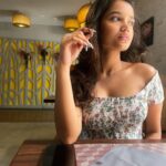 Sanjana Tiwari Instagram - Romanticising cafés 🥀 Pc - @_divyakarthika 🫶🏻