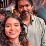 Sanjana Tiwari Instagram - “Wholesome” thavira Enaku Vera word ey thonala! caption ey vendaammm. Indha oru photo vey podhum. ❤️ #ennenjilkudiyirukkum en thalapathyy! ❤️❤️ #varisu #varisuaudiolaunch