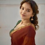 Sanjana Tiwari Instagram - Golden ☀️ Wearing @varsha_designstudio Makeup and hair @hairtales.by.punithavathy