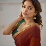 Sanjana Tiwari Instagram - Golden ☀️ Wearing @varsha_designstudio Makeup and hair @hairtales.by.punithavathy