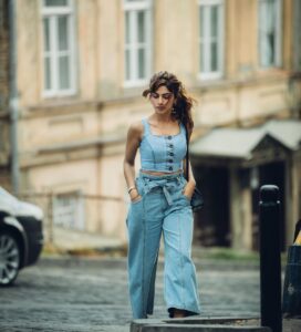Sapna Pabbi Instagram - Just keep walking sistaa...
Aakash Blues 💎💙💎 #MantraPatil 📸 @mayank0491
.
.
.
Vision - @bhatiaaakash 
Styling - @lovedeepgulyani 
Makeup - @manishjoshi_mannyajoshi 
Hair - @deepalid10