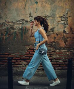 Sapna Pabbi Instagram - Aakash Blues 💎💙💎 #MantraPatil 📸 @mayank0491
.
.
.
Vision - @bhatiaaakash 
Styling - @lovedeepgulyani 
Makeup - @manishjoshi_mannyajoshi 
Hair - @deepalid10