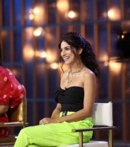 Sapna Pabbi Instagram - That guest judge moment on @myntrafashionsuperstar with these awesome women @aslisona @srishtipatch (Episode link in my story - in case you missed it 😉) 👯‍♀️👩🏻‍⚖️ 👑

@khyatibusa @yuti_malhotra 👗
@makeupnhairbyfarah23 💇🏻‍♀️
@vidhzy_27 @myntra 
#myntrafashionsuperstar #myntra #fashionista #womensupportingwomen